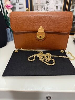 NWOT Authentic Burberrys Clutch Bag Leather Brown free chain and insert.